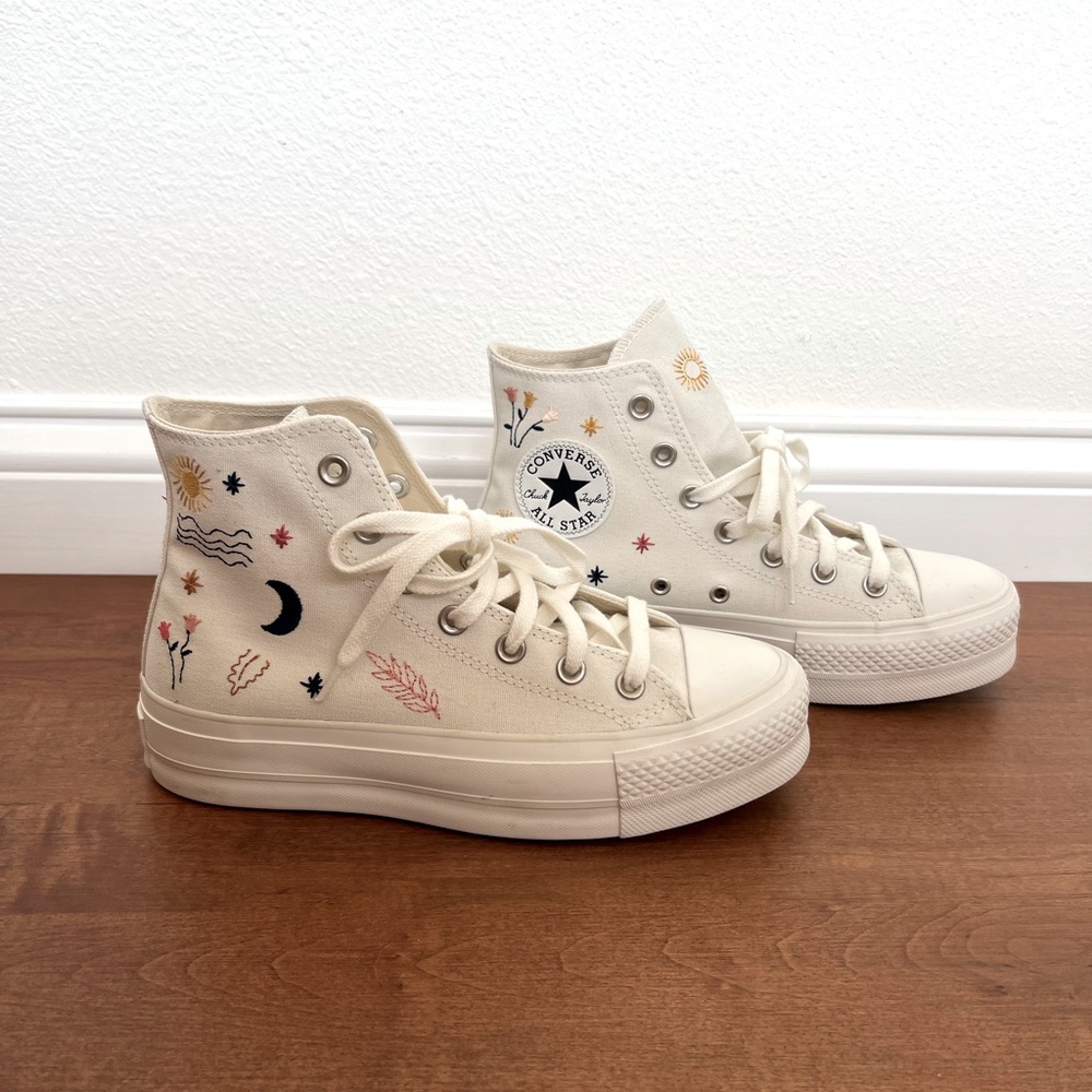 Platform Embroidered Converse Hightop Size 7